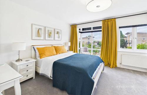 2 Ensuite beds house, sleep 4 With free parking, Self Check-in, and Close link to London, Zone 6 - Photo 3