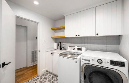 Lakefront LUXE | Pool, Spa, Jet Ski at Happy Place - Foto 25