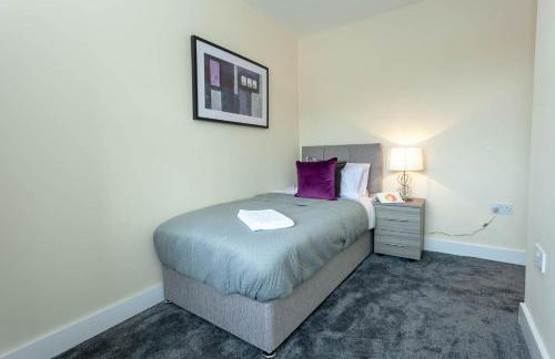 4 bed home, driveway parking ideally located in Latchford, Warrington - Executive St Marys House - Foto 37