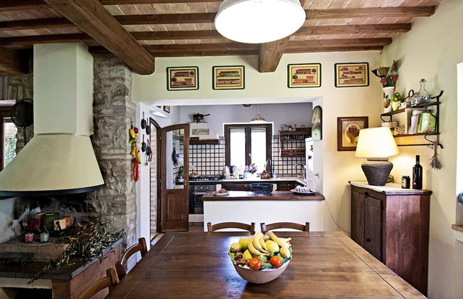 Casale Chimneys Immersed in Olive Trees - Foto 14