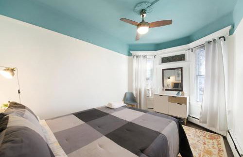 The Vic 3-BR Quick NYC Access & Parking - Foto 20