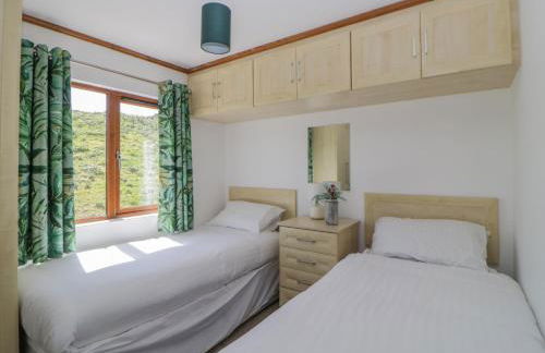 Three Views Lodge - Photo 9