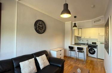 Enjoy the sun and pool in this fabulous apartment - Foto 1