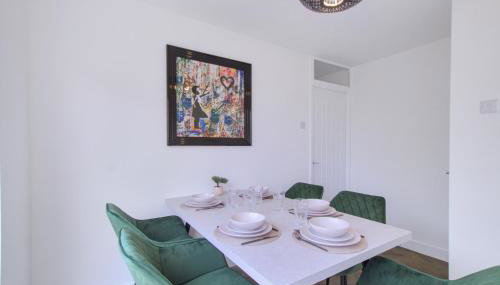 Comfy & Stylish 3 Bed House with Off Street Parking, Netflix and Wi-Fi - Foto 3