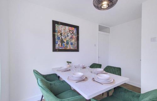 Comfy & Stylish 3 Bed House with Off Street Parking, Netflix and Wi-Fi - Foto 3