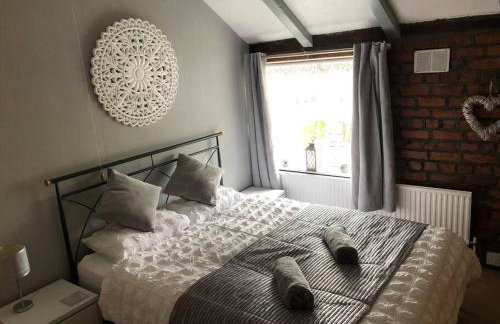 Cosy Rustic 3 bed cottage, great train links - Foto 7