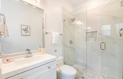 Stylish Retreat with Pool near The Parks - Foto 25