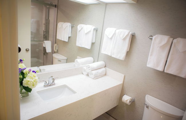 Cartier Place Suite Hotel - Photo 20