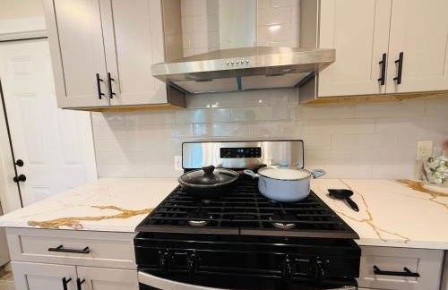 Waterfront Vacation Retreat with Gazebo Fishing - Foto 14