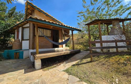 Chalezinho Mata Virgem - perto do centro e cachoeiras, cozinha completa e churrasqueira - Foto 1