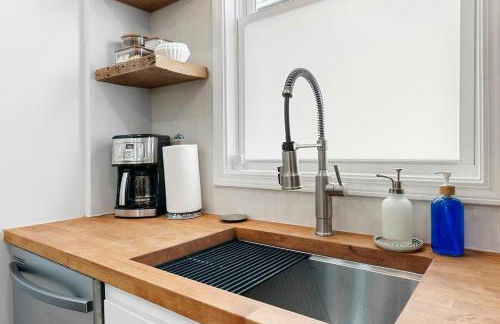 Cozy escape with Hot Tub, ideal for family & friends - Photo 34