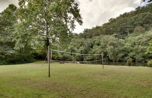 Astounding River View - Outdoor Hot Tub, Volleyball Net, Game Room + More! - Foto 46