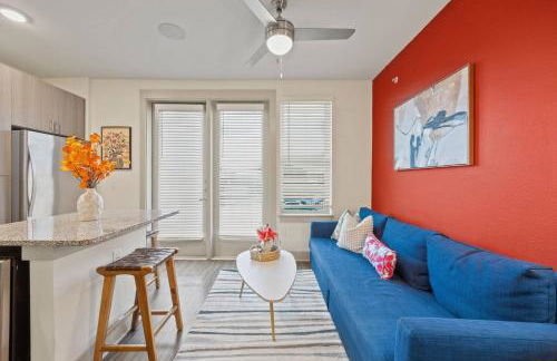 Studio with Patio, Pool, Gym, Parking & Queen Bed - Foto 1