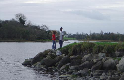 Beautiful Lakeside Holiday Home (6 Portinode Cottages) - Foto 16