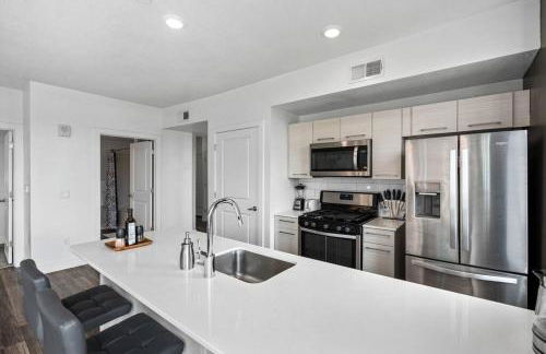 Gorgeous Central City 2BD 2BA - Foto 32