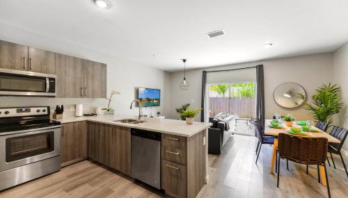 Spacious 3BR Townhouse with Free Parking Included! - Foto 4