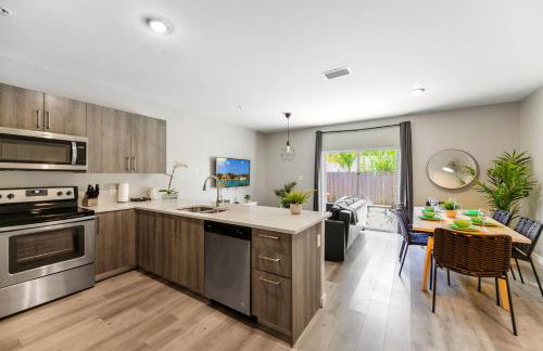 Spacious 3BR Townhouse with Free Parking Included! - Foto 4