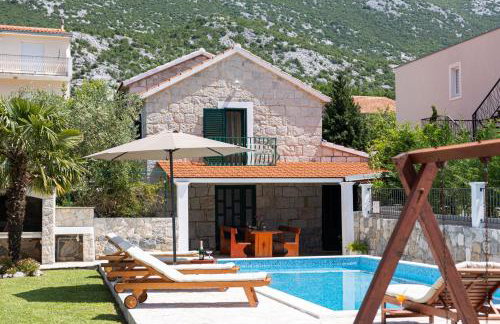 Villa Bella Pietra with private pool, sauna - Photo 1