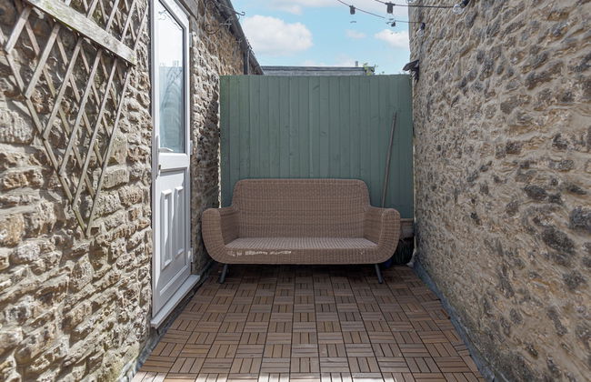 Stunning 2BD in the Heart of Malmesbury - Photo 31