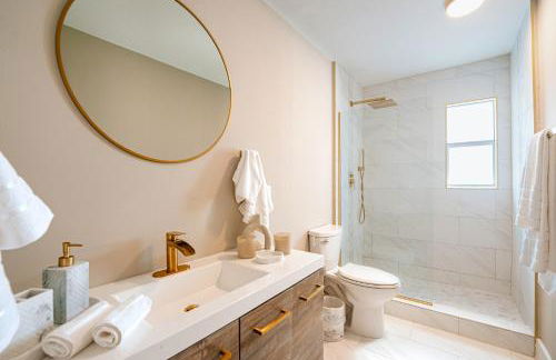 Waterfront Villa with Beach, Pool, Cinema, Game Room and Tiki - Foto 20