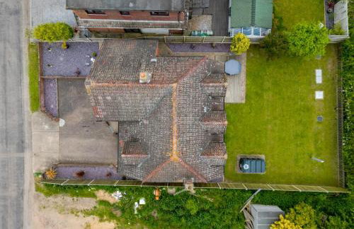 House - Sleeps 6 & Free parking - Foto 8