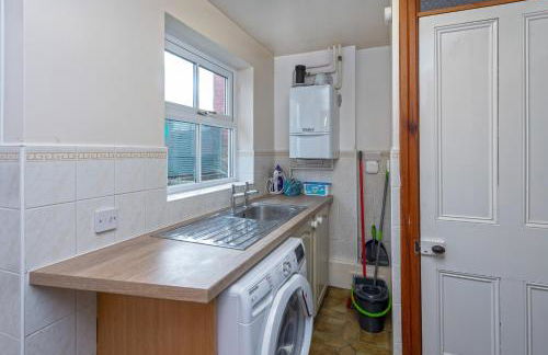 Beautiful Redbrick Home in Ruthin Centre & Parking - Photo 16