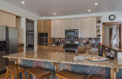 Alpine Airspace by KABINO Airpark Foosball Garage Satellite - Foto 16