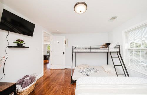 74L - 2BR Quincy - Cozy Couple Hideout near Wollaston Beach - Foto 25