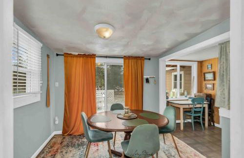 Beachglass Cottage - Family Friendly Kids and Pets - Photo 21