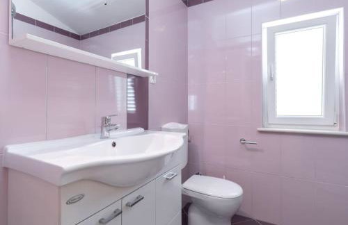 Modern Villa with Pool - Photo 20