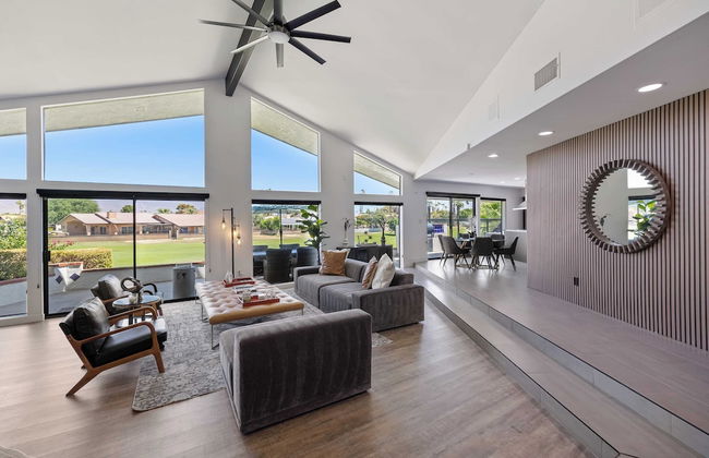 Golf Course-front Views, Pool+hot Tub, Patio Modern Edgy House by Avantstay - Foto 3