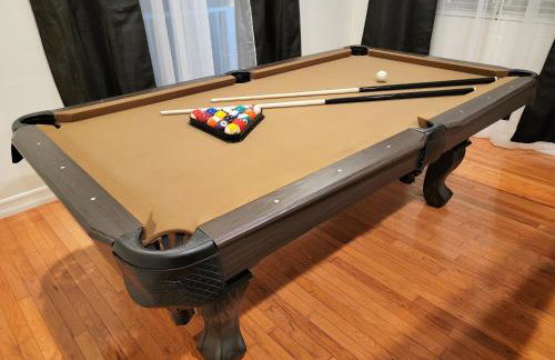 Private and large 2 bedroom house with Pool table, backyard and office near attractions - Foto 6