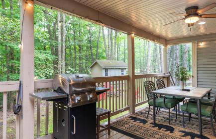 Bear Trail Chalet by Avantstay Retreat w/ Outdoor Living Deck & Fire Pit - Foto 99