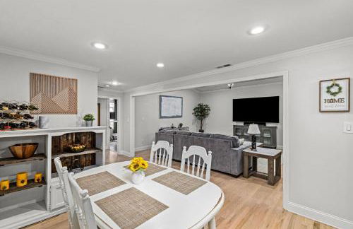 Imperial Porch Haven Cozy Fire Pit Fenced Yard - Foto 17