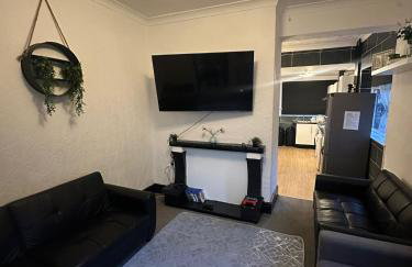 4BDR House By Homesy - Short Term Rental Cardiff - Ideal for Contractors - Foto 48