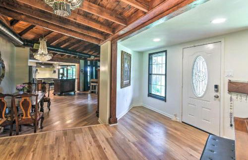 Upscale Dickinson Getaway with Yard on 1 Acre! - Foto 5