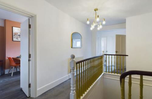 Central Eastbourne Escape with Rooftop Jacuzzi - Foto 20