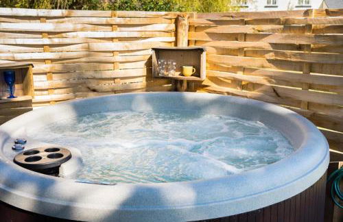 The Hideaway Hut - 1 Bed Shepherds Hut - Hereford - Photo 69