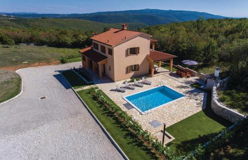 4 Bedroom Beautiful Home In Kunj - Photo 3