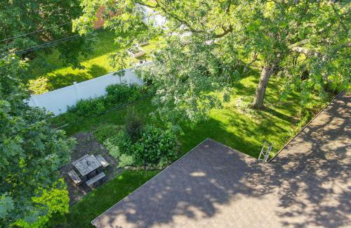 Sideline Sanctuary: Cozy Nights, Game Day Lights - Foto 46