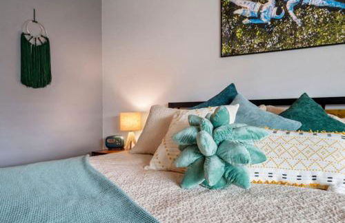 Sunkissed Private Pool 3BR Oasis w Outdoor Lounge - Foto 35