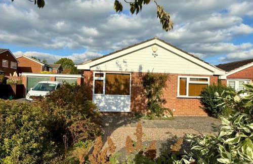 Modern 3 Bedroom Bungalow, EV Friendly, Parking Included - Foto 68