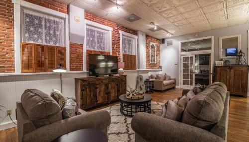 Elegant Loft-style Retreat in Old Firehouse Alley - Foto 1