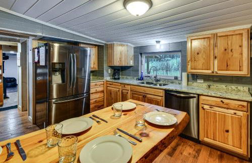 Home Theater and Hot Tub! Home Near Higgins Lake - Foto 8