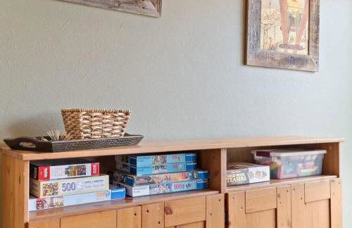 Cozy 2BR with Great Views Near Trails - Photo 11