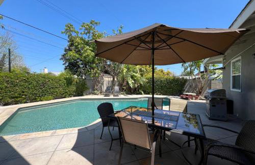 Gorgeous Pool Home 1/2 Mile Walk to Disney - Foto 40