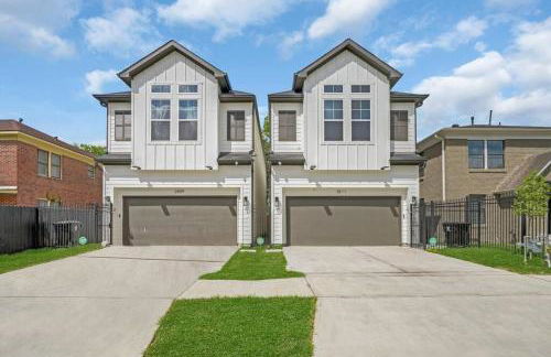 Gray Lux Hse 3BR 3 and half Ba MedCenter DownTWN HotTub - Photo 40