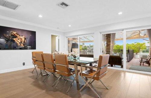 Luxe 4BR Waterfront w Htd Pool 5min to Beach - Foto 59