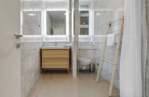 Luxury Spa Villa w Heated Pool, Jacuzzi & Sauna - Photo 40