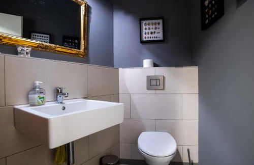 Alt-Berliner Eckkneipe - "Feuchte Ecke" - Foto 41